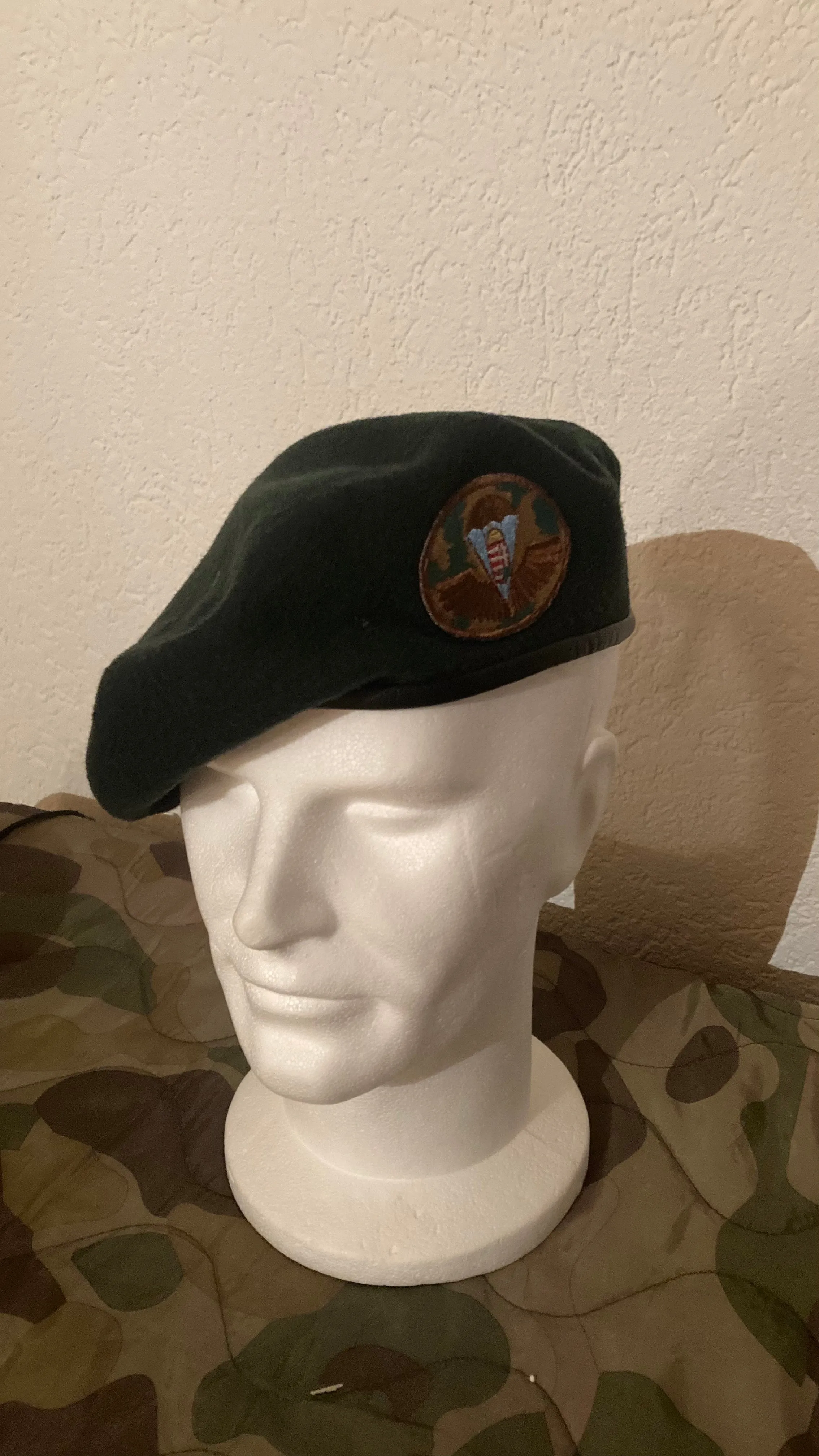 Headgear, Hungarian Army Airborne Special Forces Para Recon Beret 1980's